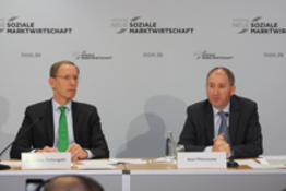 Hubertus Pellengahr (links)
und Prof. Axel Pl&uuml;nnecke