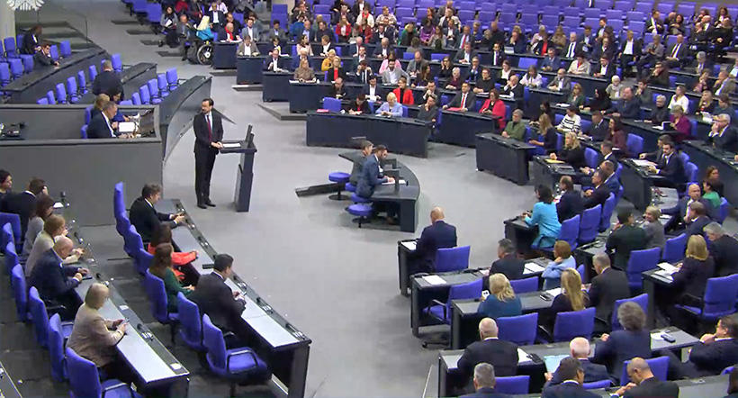 Bundestagsdebatte 07.11.2024. Livestream BTG, am Redepult: Dirk Wiese (SPD)
