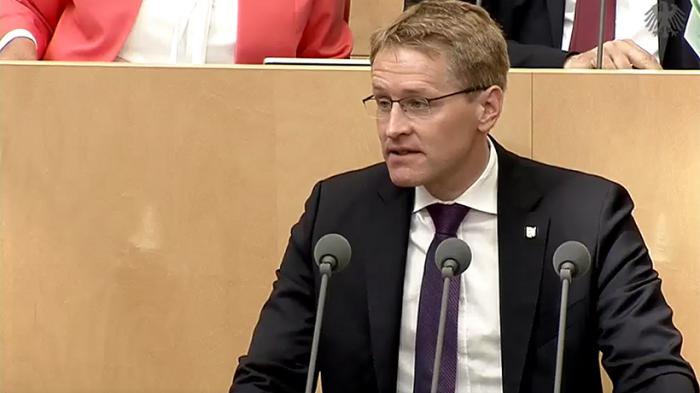 Bundesrats-Plenum 17. Mai: Ministerpräsident Daniel Günther (BR-Mediathek)