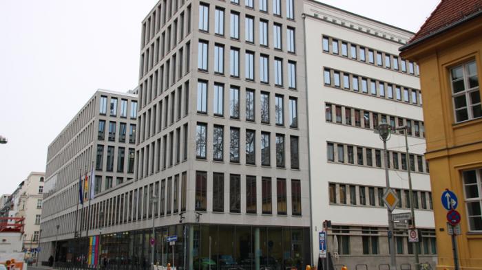 Das Bundesministerium f&uuml;r Familie, Senioren,Frauen und Jugend (BMFSFJ). Wer &uuml;bernimmt den Chef:in-Sessel?