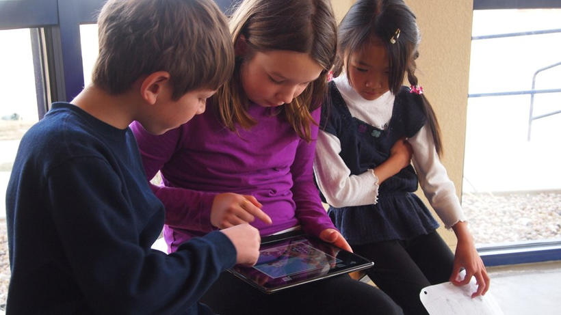 Digitales Lernen wird durch fehlende Computer erschwert. - Bild: Wikimedia.org / Brad Flickinger