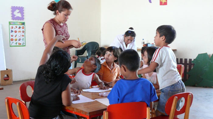 Qualifiziertes Kita-Personal verbessert die Kinder-Betreuung. - Bild: flickr/ LKolind