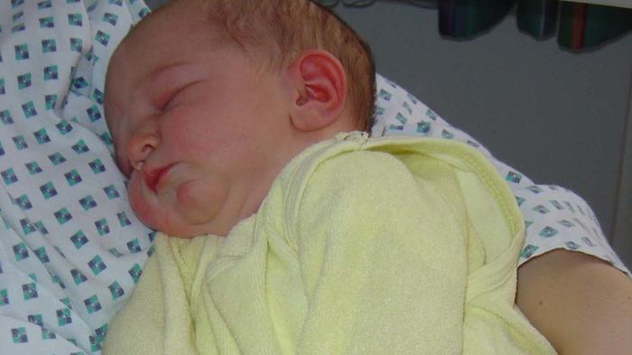 Der Beruf der Hebamme erhält verstärkt Zulauf - Bild: flickr / Thomas Pompernigg