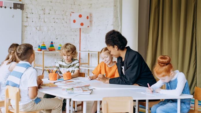 Ganztag bietet Kindern neben Lernhilfen vielf&auml;ltige Freizeitangebote. - Bild: pexels/ Mikhail Nilov