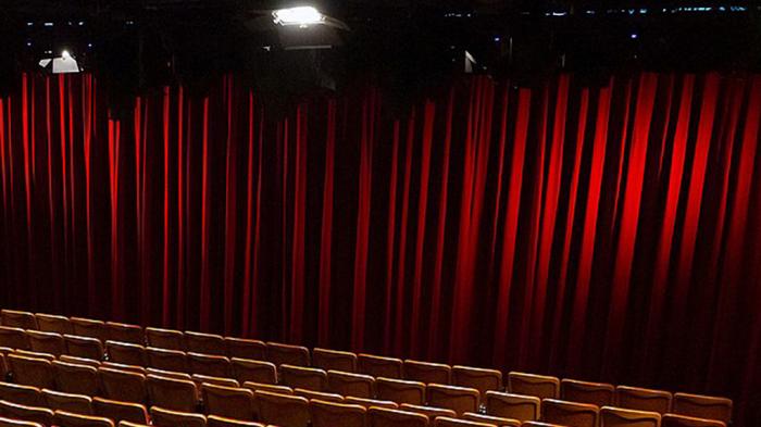 Theater sind durch hohe Einnahmeeinbu&szlig;en bedroht. - Bild:  Wikimedia.org / Manfred Werner