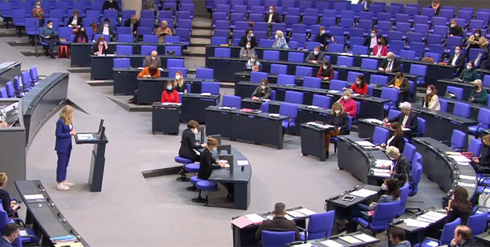 Josephine Ortleb (SPD/MdB) bei der Begr&uuml;ndung des Gesetzentwurfs (Bild: Bundestag.de)