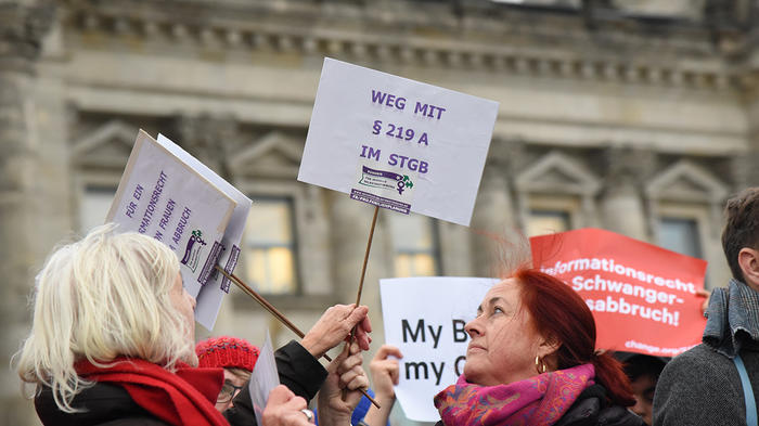 Demonstration gegen Abtreibungsparagraphen - Bild: flickr