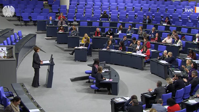 Bildungsministerin Stark-Watzinger bei ihrer Rede im Bundestag