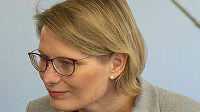KMK-Pr&auml;sidentin Stefanie Hubig (SPD) - Bild: Wikimedia.org / Sven Teschke