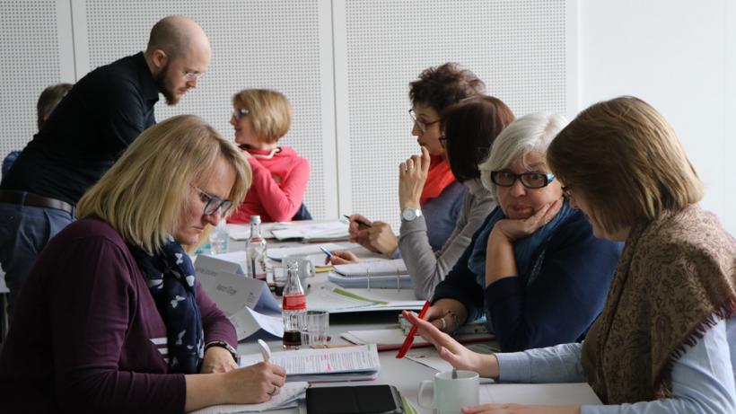 Erwerbstätige bei einem Weiterbildungskurs - Bild: flickr / Fachstelle für Öffentliche Bibliotheken 